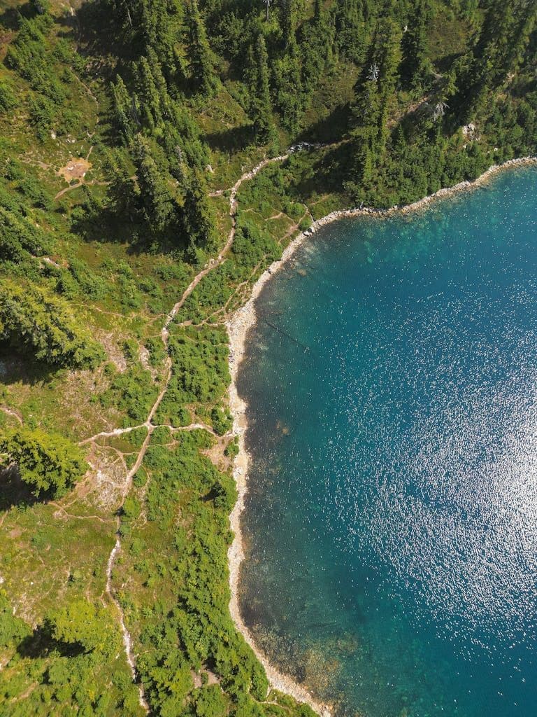 Stunning aerial shot of a turquoise lake bordered by lush forest in Leavenworth, WA.